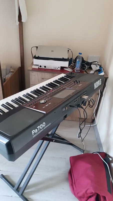 KORG PA 700 Синтезатор Оркестратор,в отличном состоянии