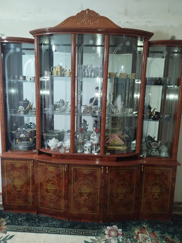 Mehmonxona uchun mebel devori shoshilinch sotiladi Mehmonxona uchun mebel devori shoshilinch sotiladi