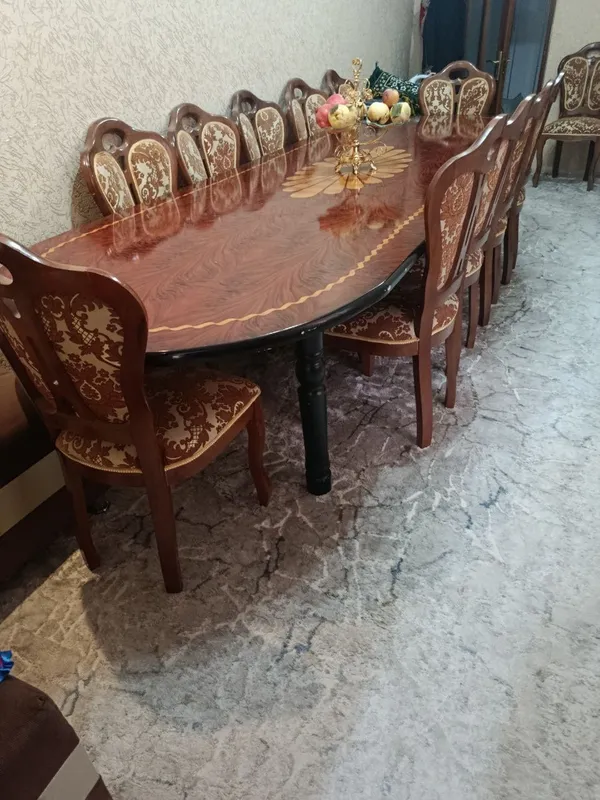 Продаётся качественный стол со стульями на 12 человек 1 Продаётся качественный стол со стульями на 12 человек 1