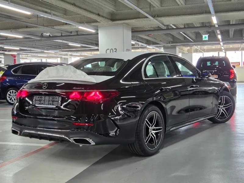 MERCEDES E300 AMG Line 4matic — фото 3