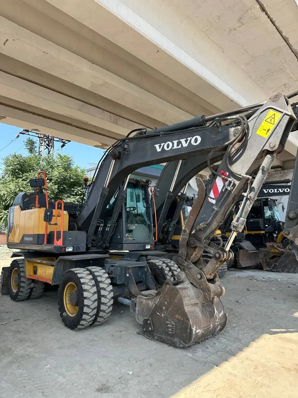 Excavator Volvo 140 sotiladi 2018 yil, 13000 m/ch sotiladi 3 Excavator Volvo 140 sotiladi 2018 yil, 13000 m/ch sotiladi 3