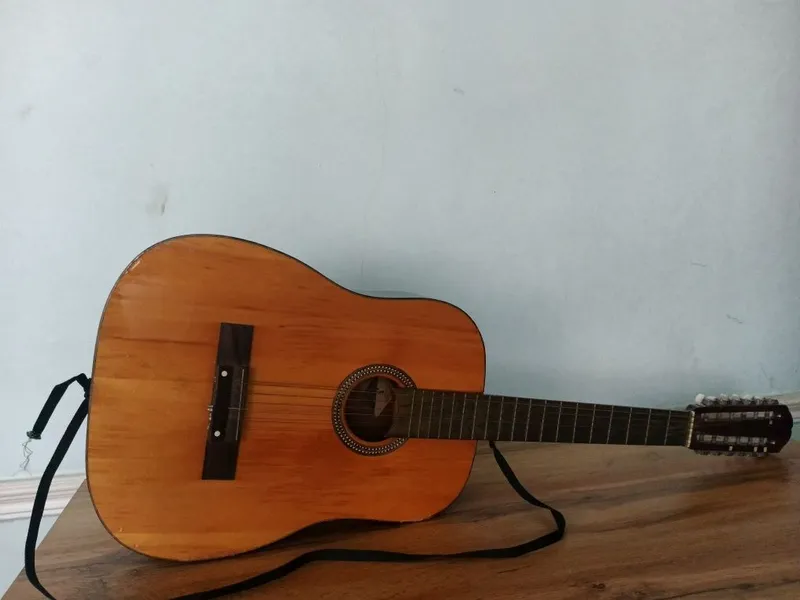 Sotiladi sovetskaya gitara termiz shaxar 1