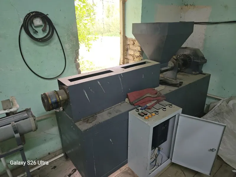 Eksteuder akfalar rezinkasini chiqarish uchun