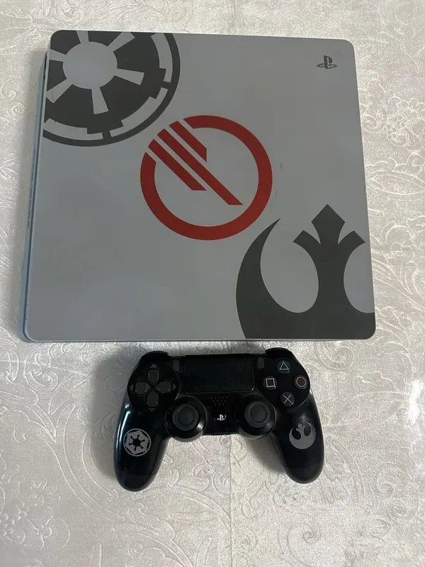 Продается Лимитированный коллекционный PS4 Slim 1Tb в хорошем состояни