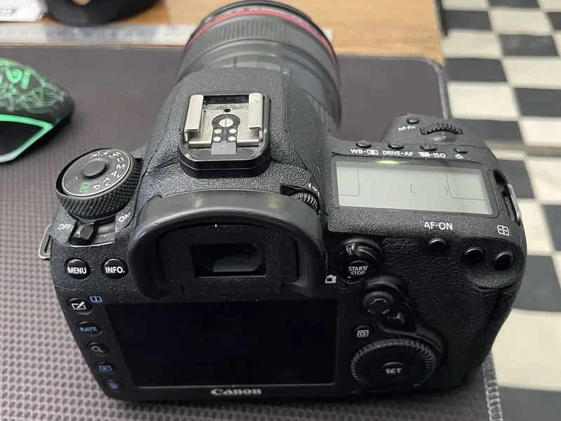 Canon Mark iv, Xolati zo’r, sumka, batareyka — фото 2