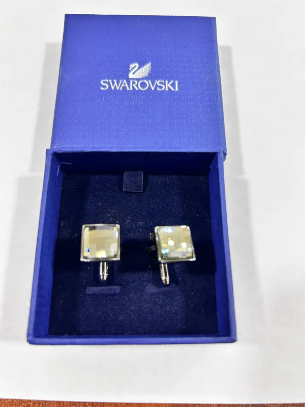 Swarovski manjet tugmalari 2