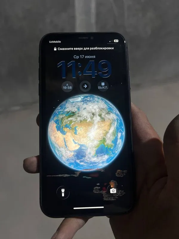 Iphone 11 qora yomkist 73%