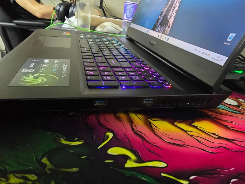 Noutbuk MSI Alpha 8 Noutbuk MSI Alpha 8