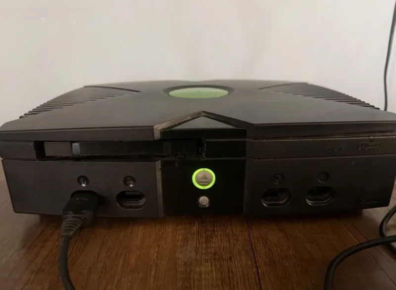 XBOX sotiladi aybi yoq 3 XBOX sotiladi aybi yoq 3