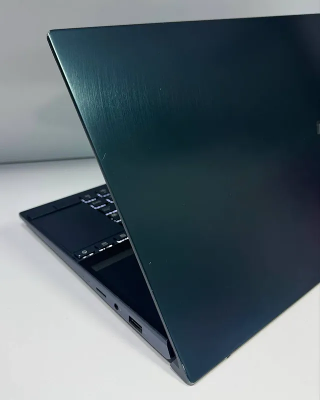 ASUS ZENBOOK DUO 7 ASUS ZENBOOK DUO 7