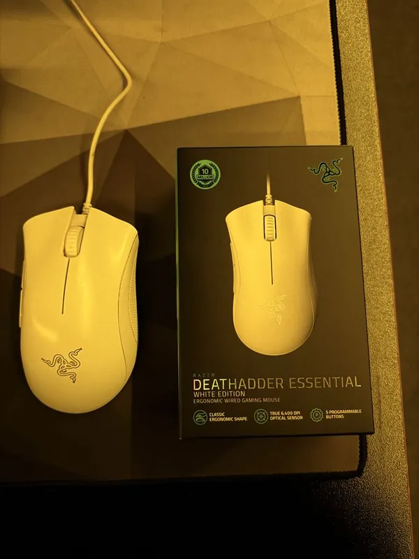 Игровая мышка Razer Deathadder Essential (20 шт белых и 20 шт черный) — фото 1