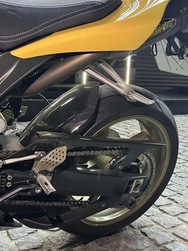 YAMAHA R1 2007yil karbon detala bor — фото 4