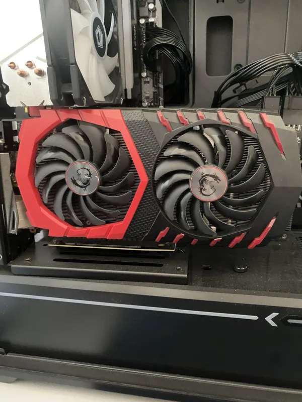 Vidyo karta Msi 1070 2 Vidyo karta Msi 1070 2