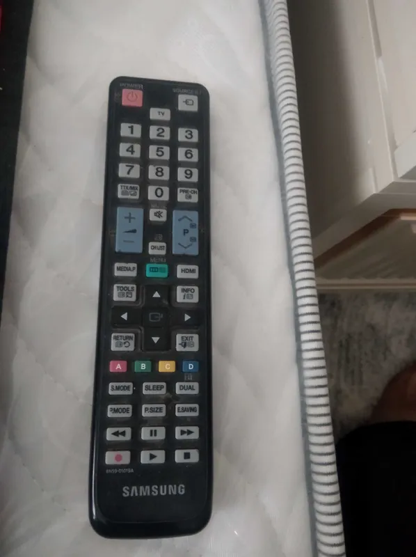 Samsung televizori pultini sotaman.. 2 Samsung televizori pultini sotaman.. 2