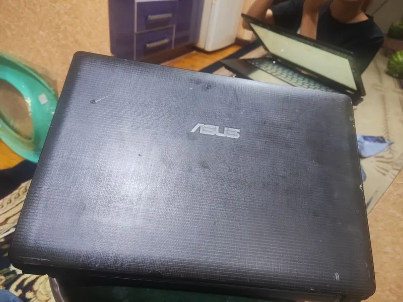Noutbook Kompyuter ASUS 3 Noutbook Kompyuter ASUS 3
