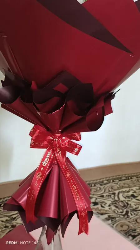 huddi jivoy gul efktini berib turadigan buket 2