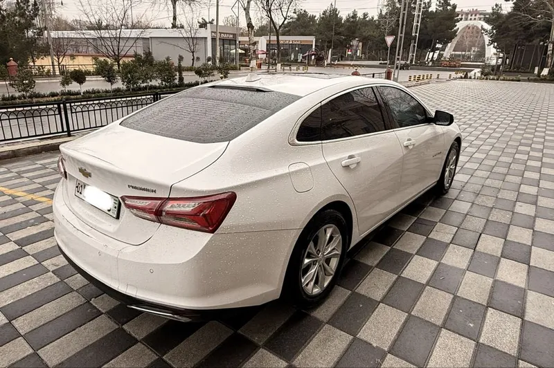 Chevrolet Malibu Premier 2022 — фото 1