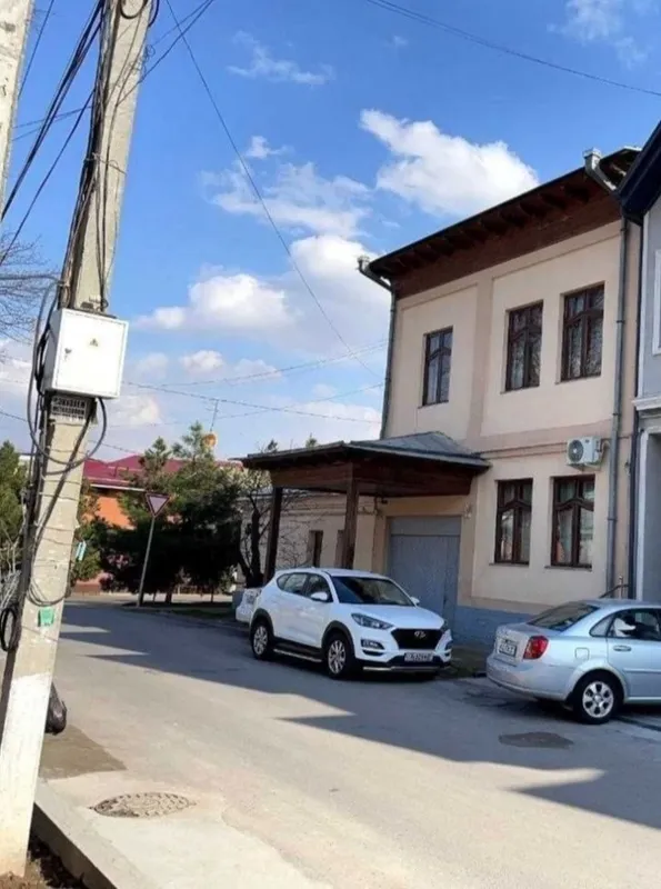 Продается земля на Ракат махалля 1 линия фасад 22/20.