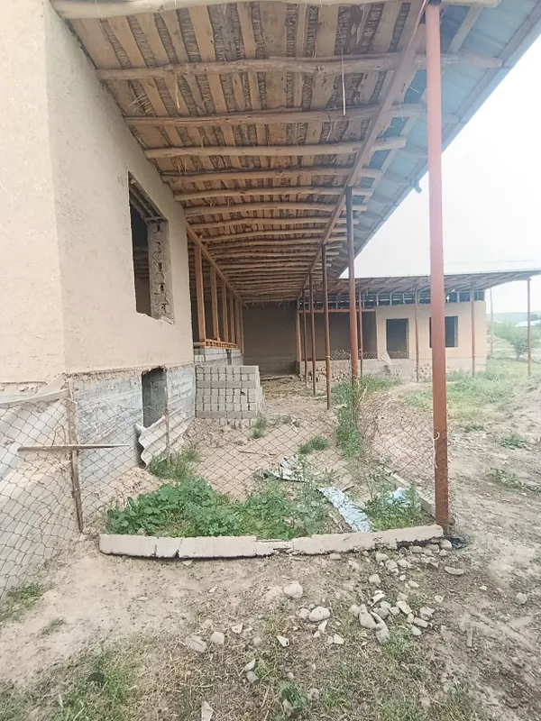 Uy sotiladi Manzil Parkent tumani Samsarakda 7