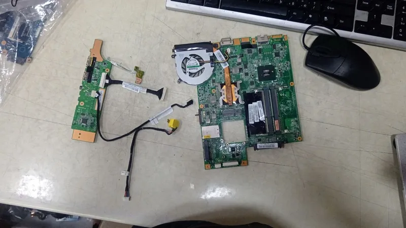 Lenovo Thinkpad Edge 13 E30 1 Lenovo Thinkpad Edge 13 E30 1