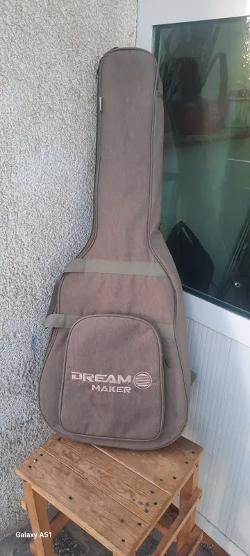 Akustik gitaraga chexol