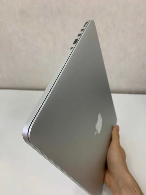 MacBook Pro 13 (Early 2015) / i5 / 8GB / 2k Retina 4