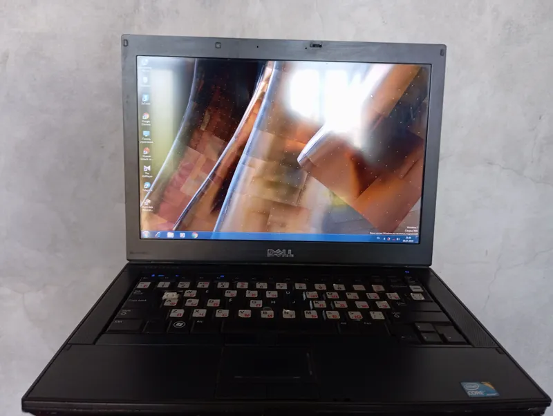 Ноутбук Dell 3 Ноутбук Dell 3