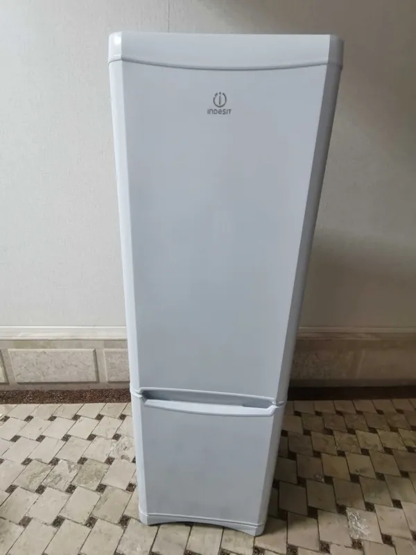 Холодильник Indesit