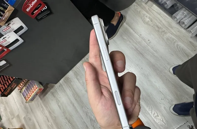 iPhone 17 Pro Max, SIM/SIM 5 iPhone 17 Pro Max, SIM/SIM 5