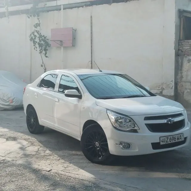 Автомобиляь кобальт 2013 года рождения 1