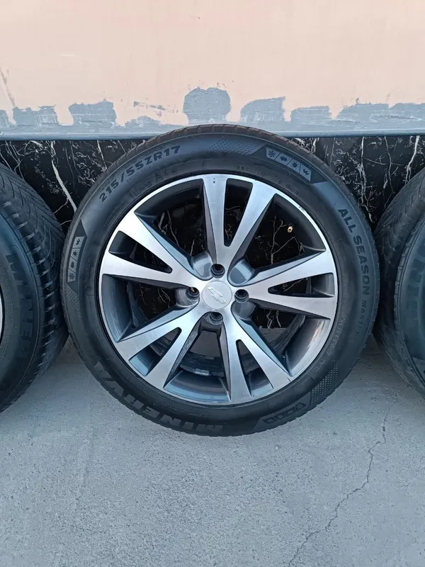 Kaptiva Diska Balon Sotiladi 215 55 R17 Holati ideal — фото 2
