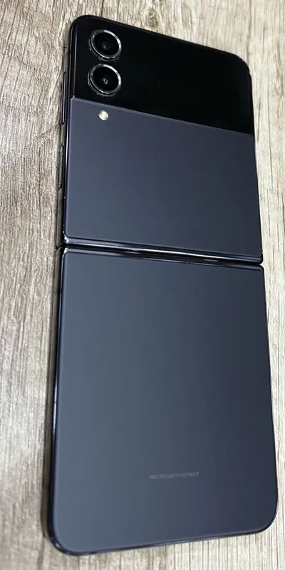 Продам Samsung Galaxy Z Flip 4 Б.У Внутренний экран не работает — фото 2
