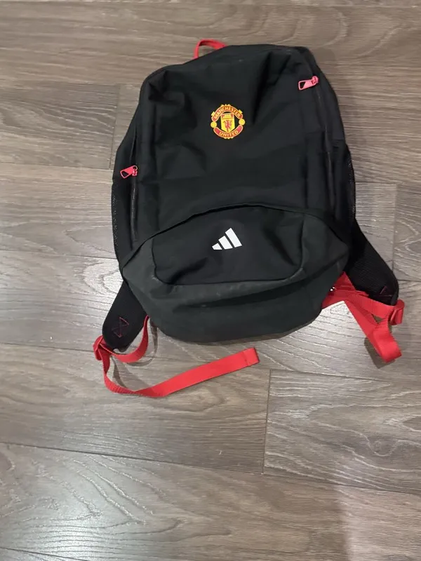 продаю рюкзак Adidas Manchester United