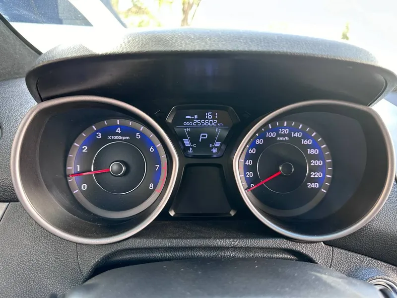 Hyundai Elantra GLS — фото 4
