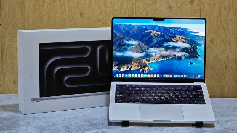 Ноутбук Apple MacBook Pro 1