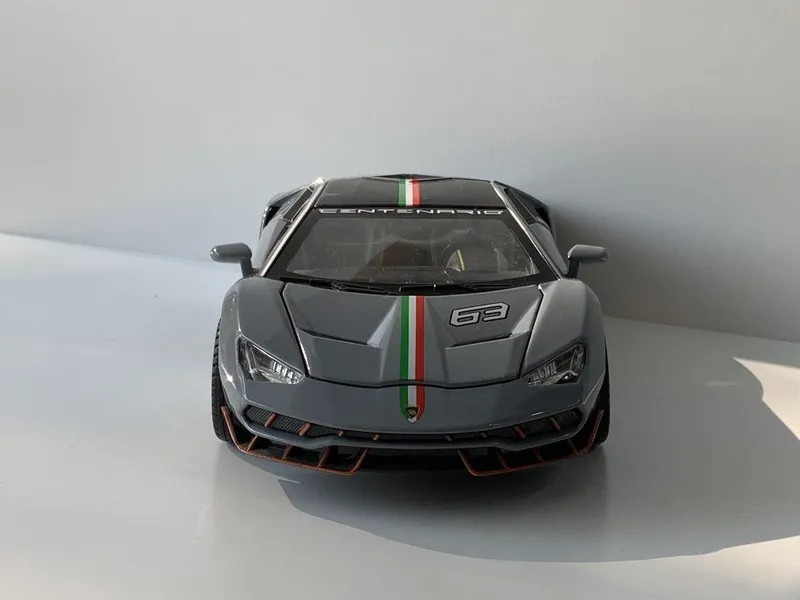 Modelka Lamborghini Centenario 1:24 1