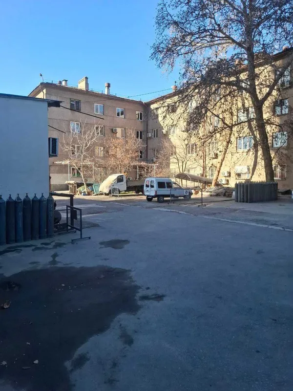 Продаётся земля с нежилым зданием 2