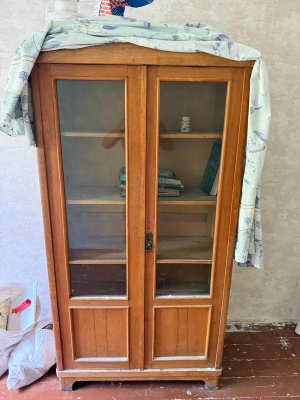 Книжный шкаф