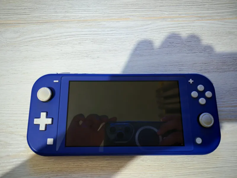 nintendo switch lite BLUE