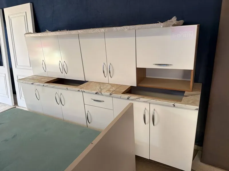 kuhiniy mebel sotiladi 2 yu 40  sirochna sotiladi