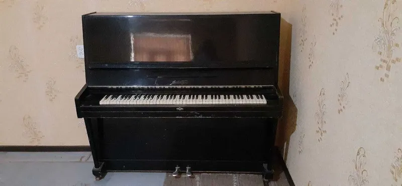 Pianino sotaman holati zo'r Belarusiya firmasi Akkord modeli