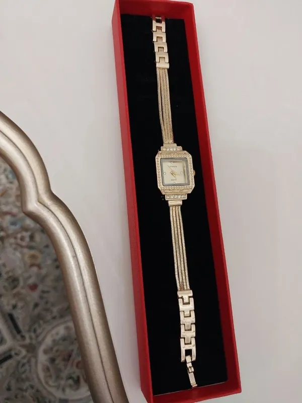 Изящные женские часы Curren (Кварц) в подарочной коробке Изящные женские часы Curren (Кварц) в подарочной коробке
