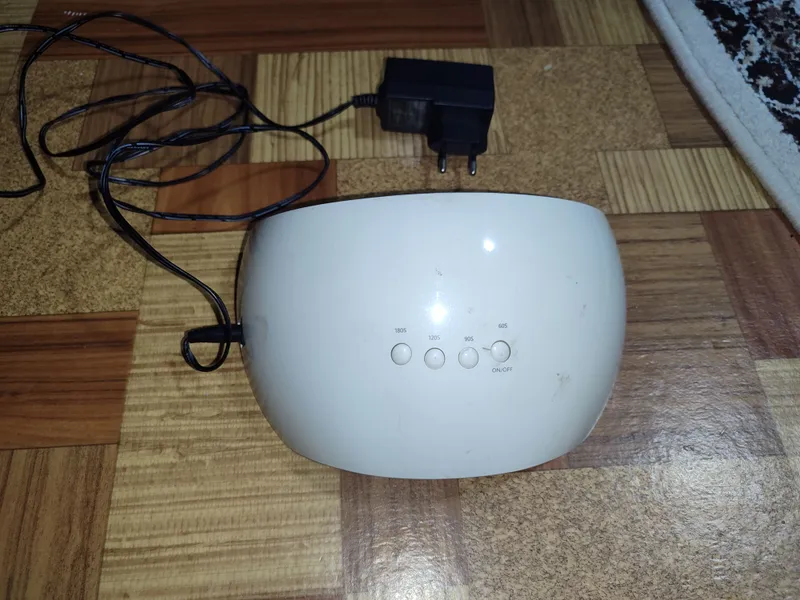 tirnoqlar uchun lampa 1 tirnoqlar uchun lampa 1