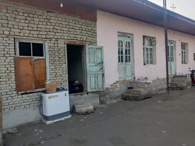 Срочно продаётся двор с домом на 5 сотках, 3 комнаты 8