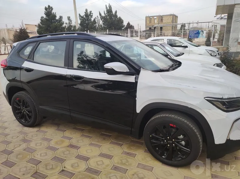 Tracker-2 Redlayn sotiladi, qora metallik 8 Tracker-2 Redlayn sotiladi, qora metallik 8