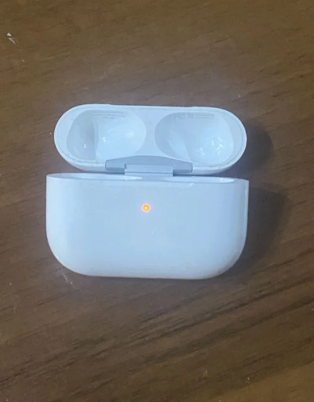 Продаю AirPods Pro Case/Кейс оргинал 100% гарантия