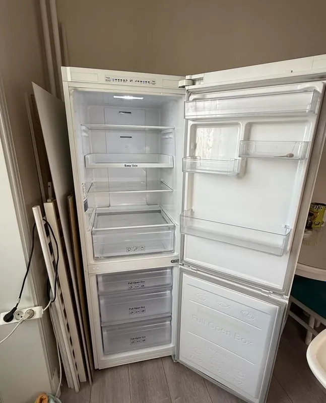 Продам холодильник. 3 Продам холодильник. 3