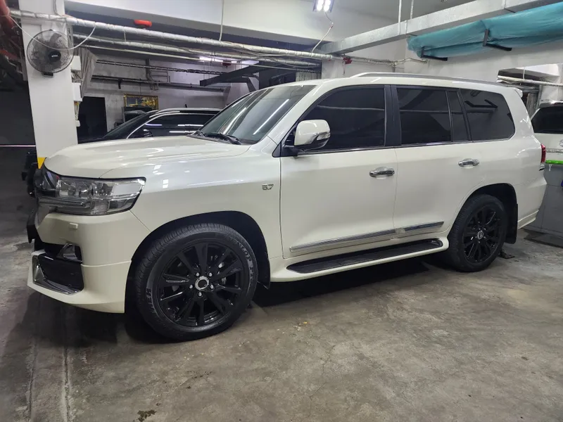 Land cruiser 200 grand touring S