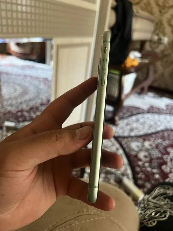 Iphone 11 holati zur tiniq turibdi — фото 5