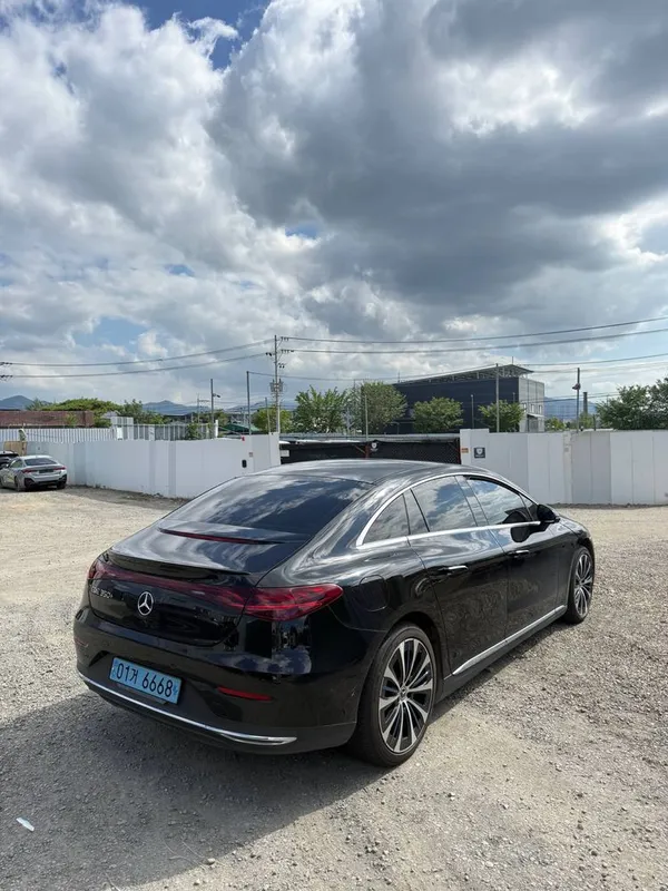 Mercedes Benz EQE 350+ Electric 7